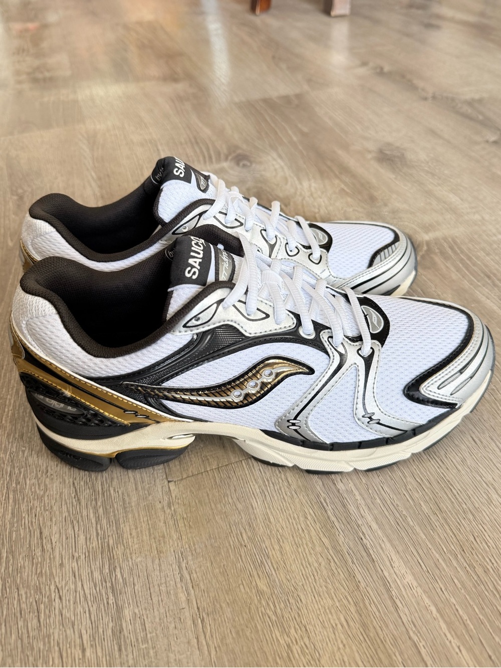 Saucony ProGrid Triumph 4 S70805-10 Size 10